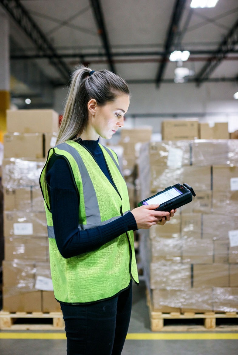 Raktári támogatás és előkészítési munkák, operatív munkaerő kihelyezett telephelyeken